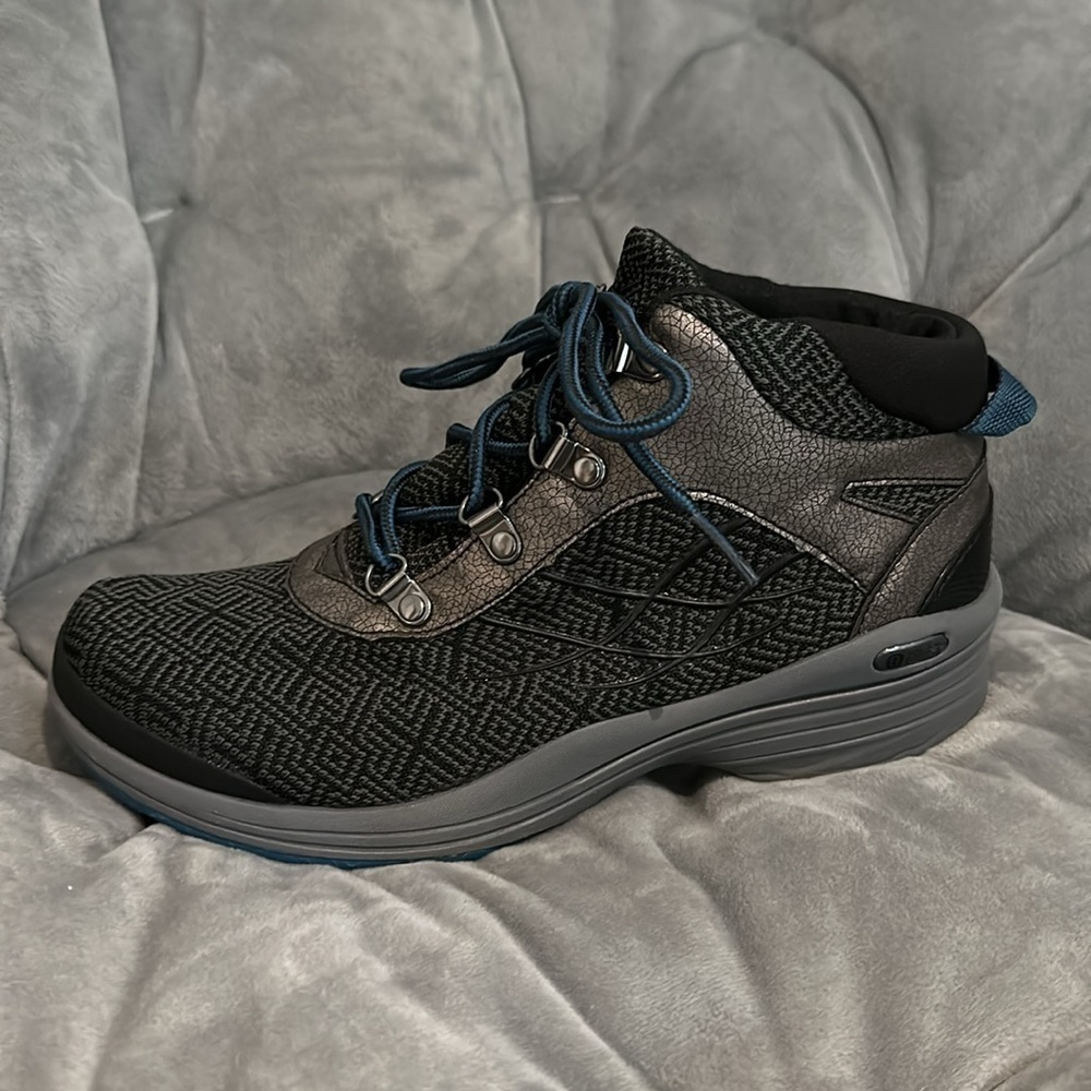 BZees Hot Shot Ankle Hiking Boots Blue Gray Knit Comfort Lace Up Wedge Size 7.5